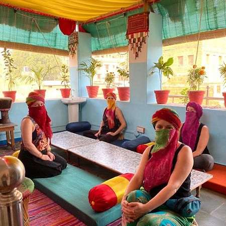 Blue Eye Hostel Jaisalmer Bagian luar foto